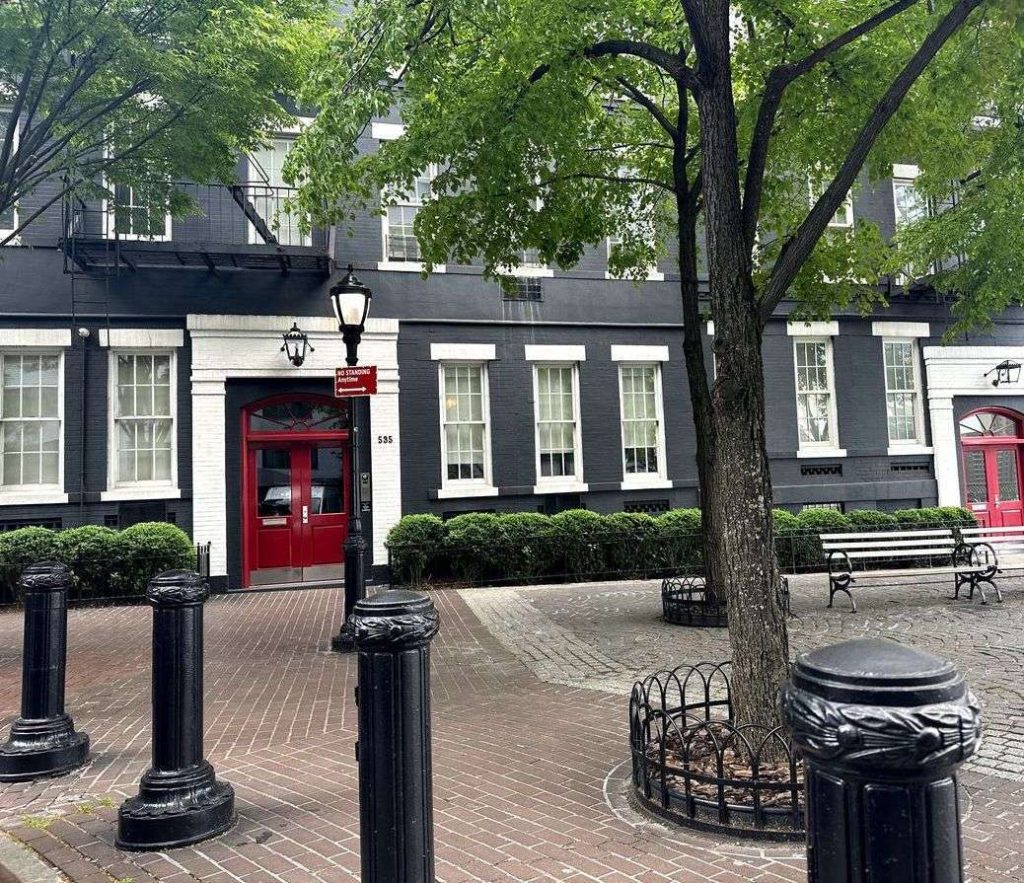 The “Black and Whites” of East 72nd Street - East Side Feed