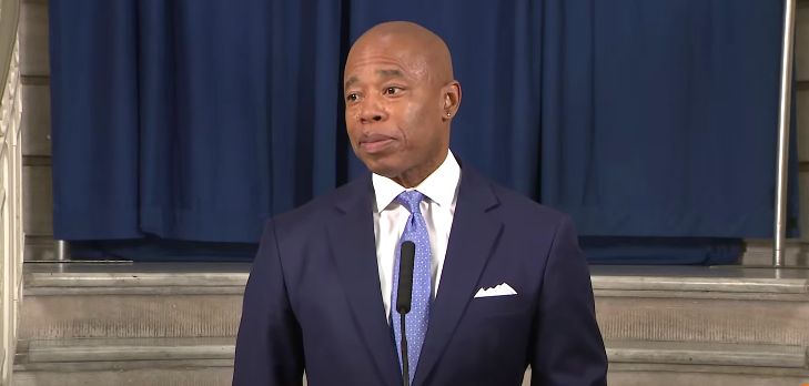 mayor adams gracie mansion migrants back track