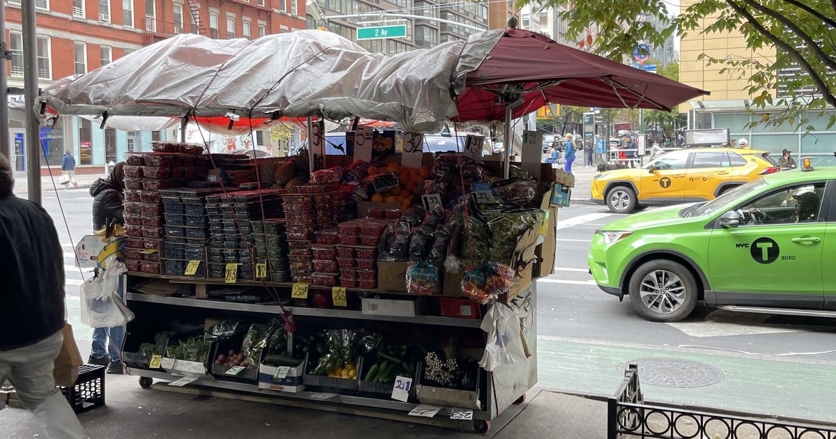 fruit stand 86th and 2nd avenue