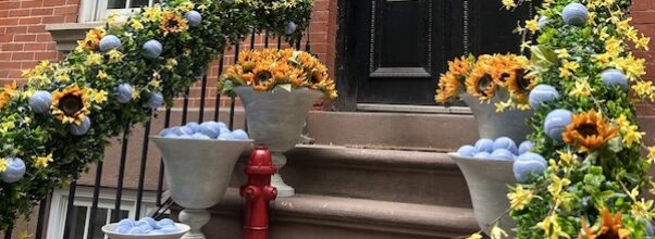 Upper East Side Mom’s Festive Townhouse Stoop Goes Viral