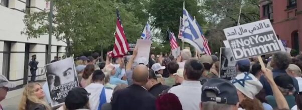 ‘Remove Mamdani’: Hundreds Rally at Gracie Mansion, Woman Struck With Flagpole